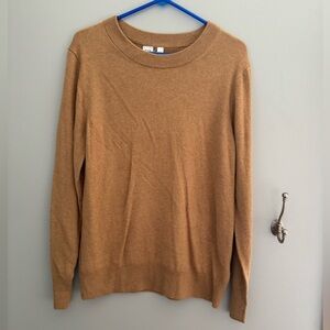 Women’s gap tan crewneck sweater